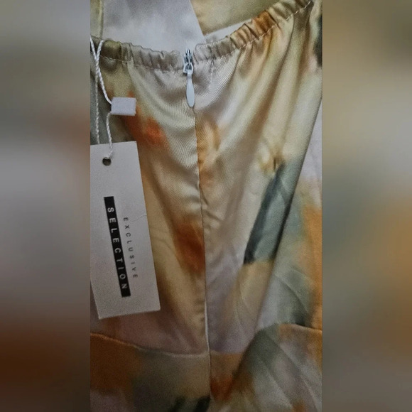 CBR Floral satin ruched bustier midi dress. Size small NWT - Picture 4 of 11